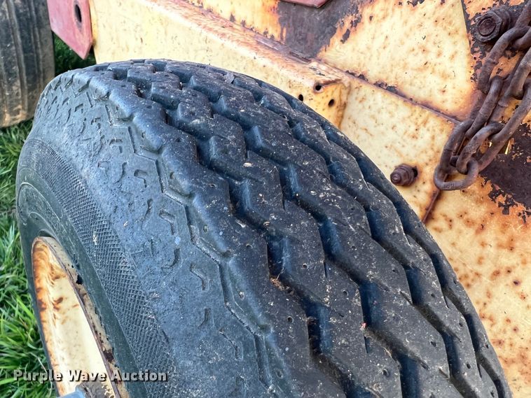 image for item LI9561 New Holland 851  round baler