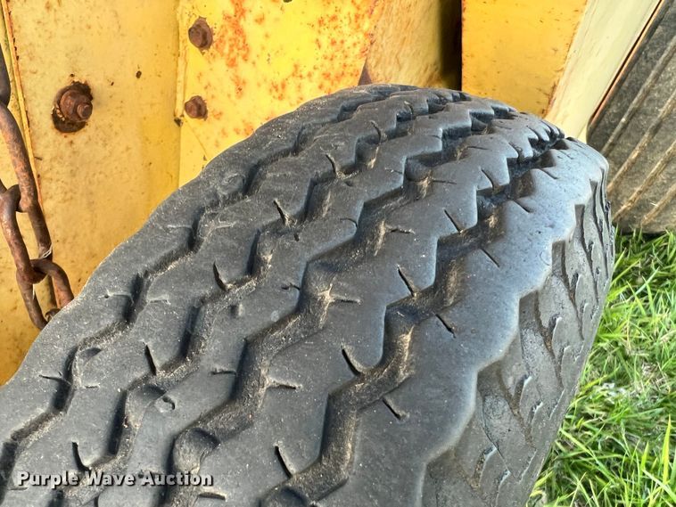 image for item LI9561 New Holland 851  round baler