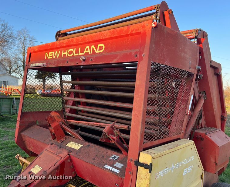 image for item LI9561 New Holland 851  round baler