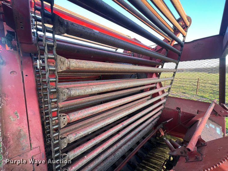 image for item LI9561 New Holland 851  round baler