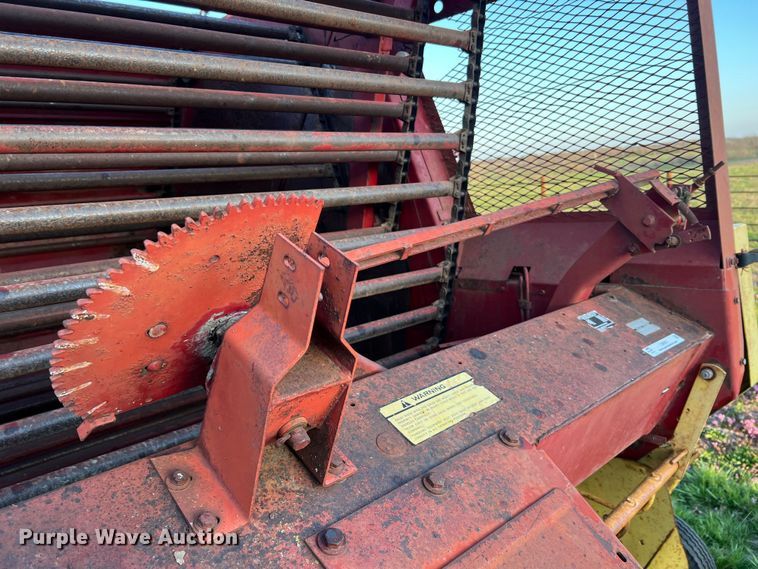 image for item LI9561 New Holland 851  round baler