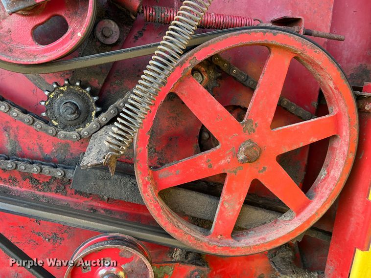 image for item LI9561 New Holland 851  round baler