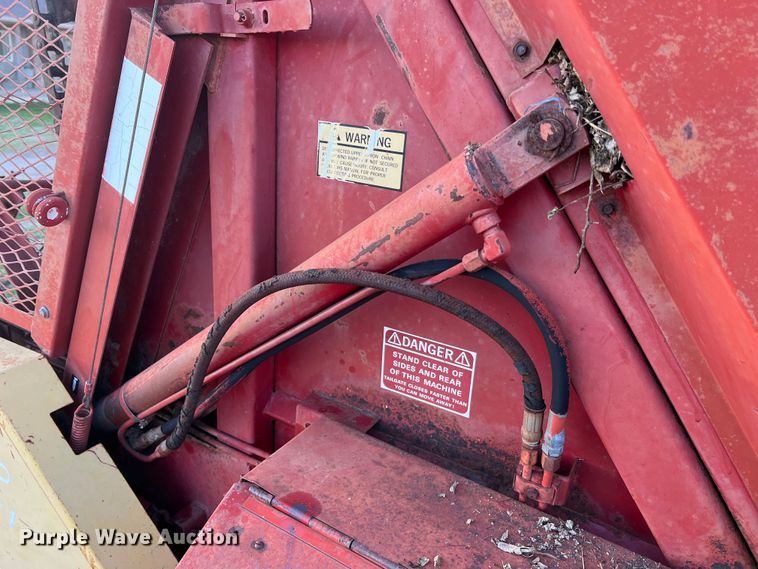 image for item LI9561 New Holland 851  round baler