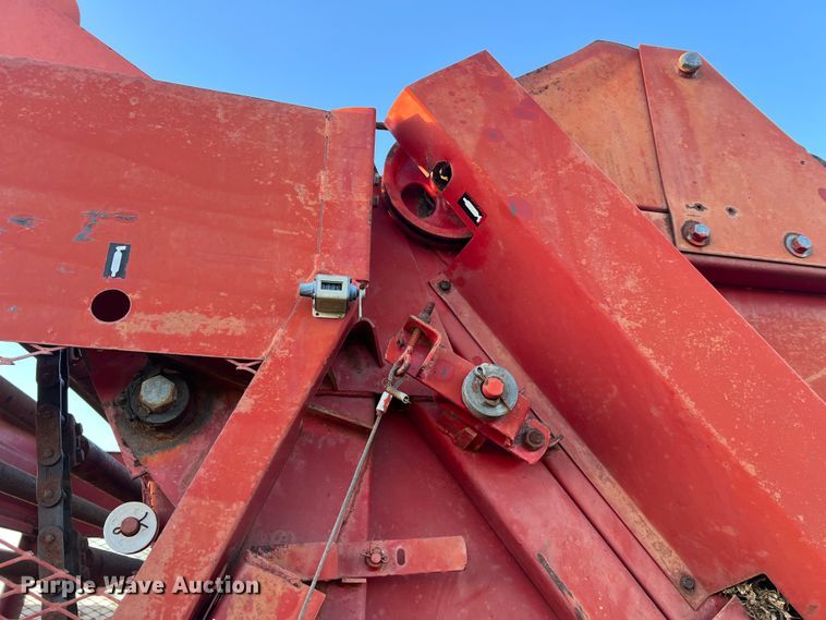 image for item LI9561 New Holland 851  round baler