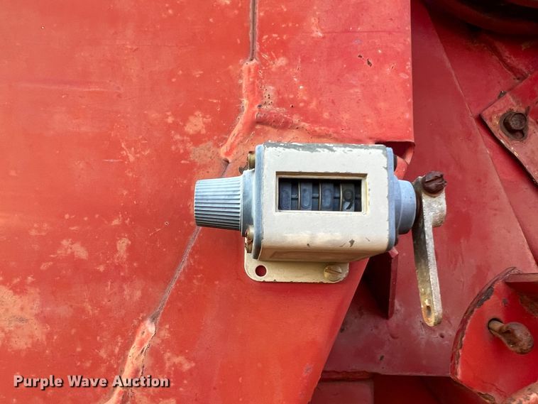 image for item LI9561 New Holland 851  round baler