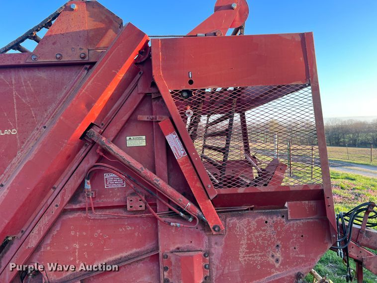 image for item LI9561 New Holland 851  round baler