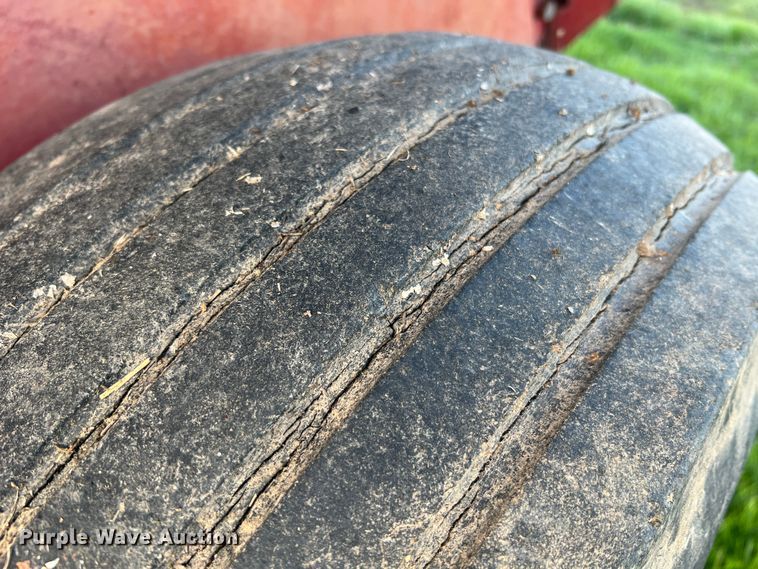 image for item LI9561 New Holland 851  round baler