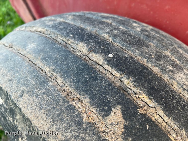 image for item LI9561 New Holland 851  round baler