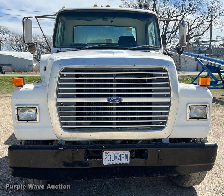 image for item LI9581 1987 Ford LT9000  water truck