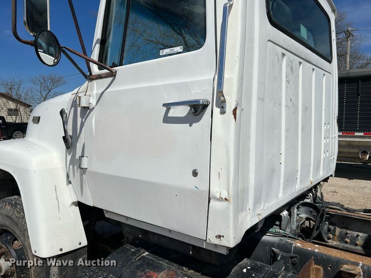 image for item LI9581 1987 Ford LT9000  water truck