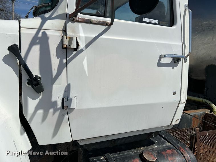 image for item LI9581 1987 Ford LT9000  water truck