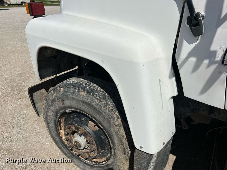 image for item LI9581 1987 Ford LT9000  water truck