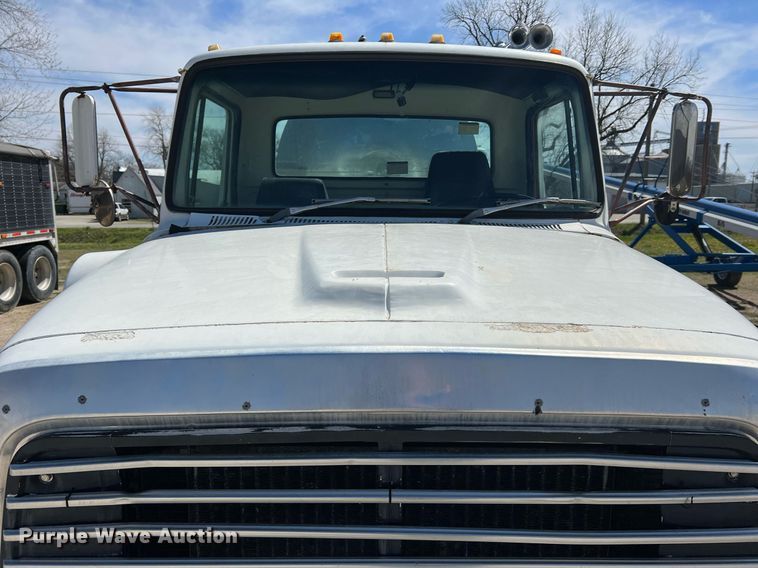 image for item LI9581 1987 Ford LT9000  water truck
