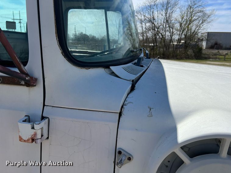 image for item LI9581 1987 Ford LT9000  water truck