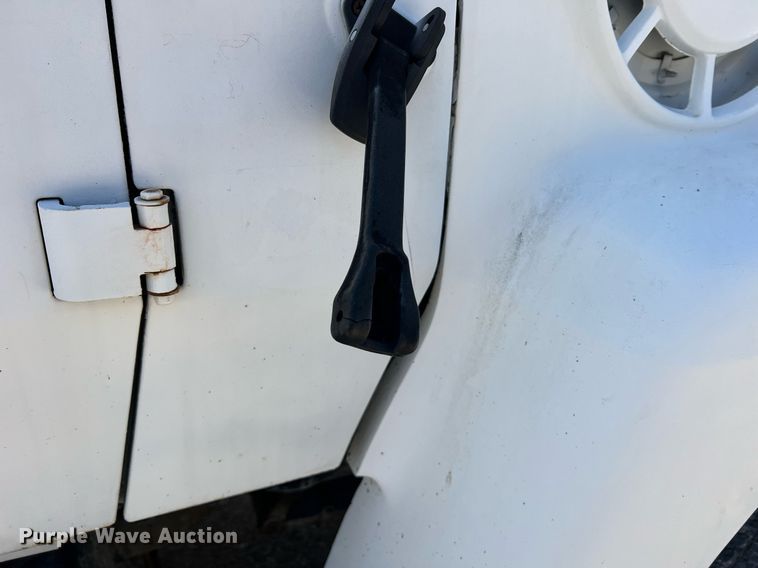 image for item LI9581 1987 Ford LT9000  water truck