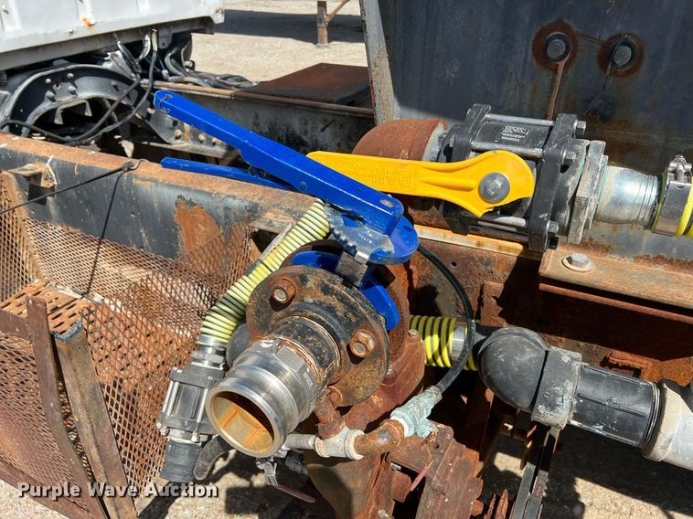 image for item LI9581 1987 Ford LT9000  water truck