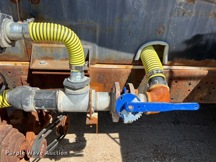 image for item LI9581 1987 Ford LT9000  water truck