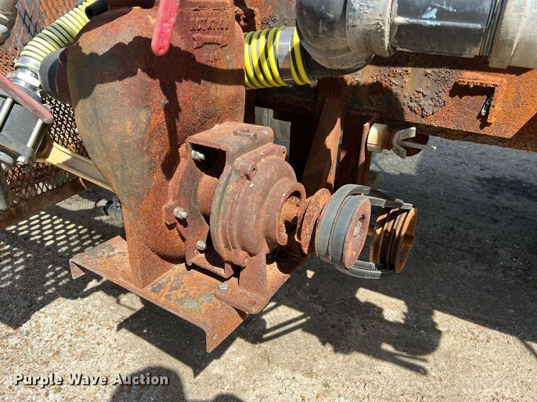 image for item LI9581 1987 Ford LT9000  water truck