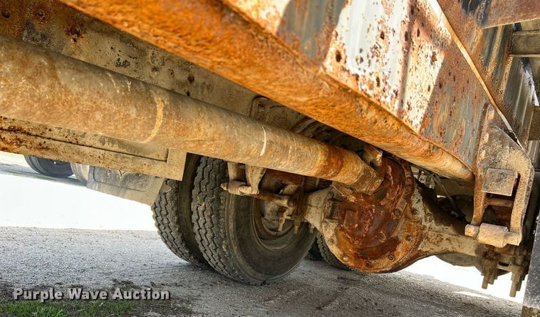 image for item LI9581 1987 Ford LT9000  water truck