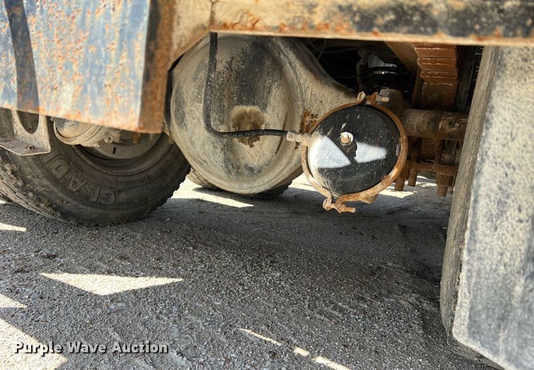 image for item LI9581 1987 Ford LT9000  water truck