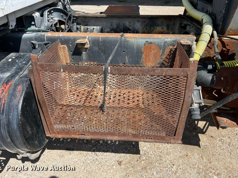 image for item LI9581 1987 Ford LT9000  water truck