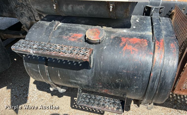 image for item LI9581 1987 Ford LT9000  water truck