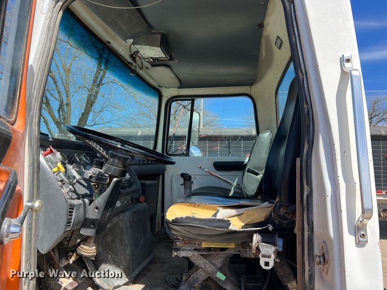 image for item LI9581 1987 Ford LT9000  water truck