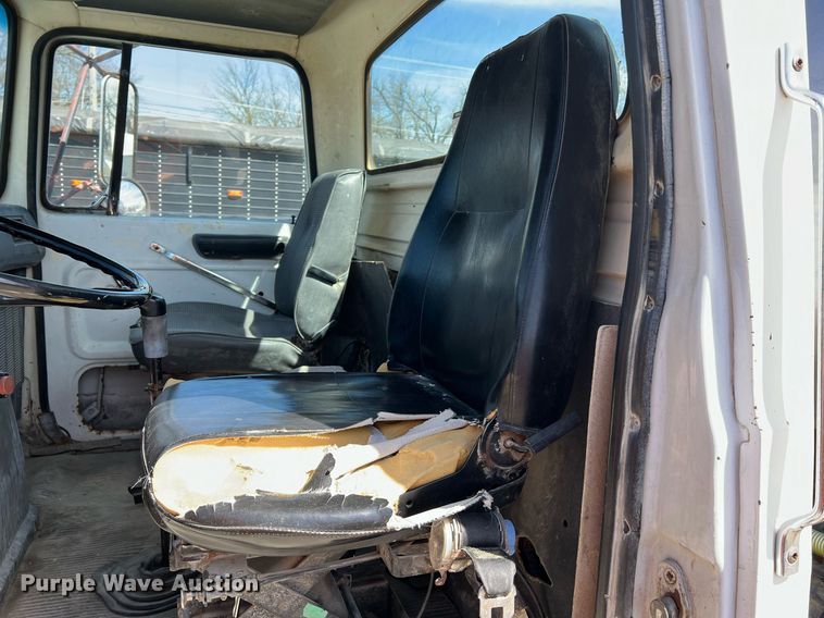 image for item LI9581 1987 Ford LT9000  water truck