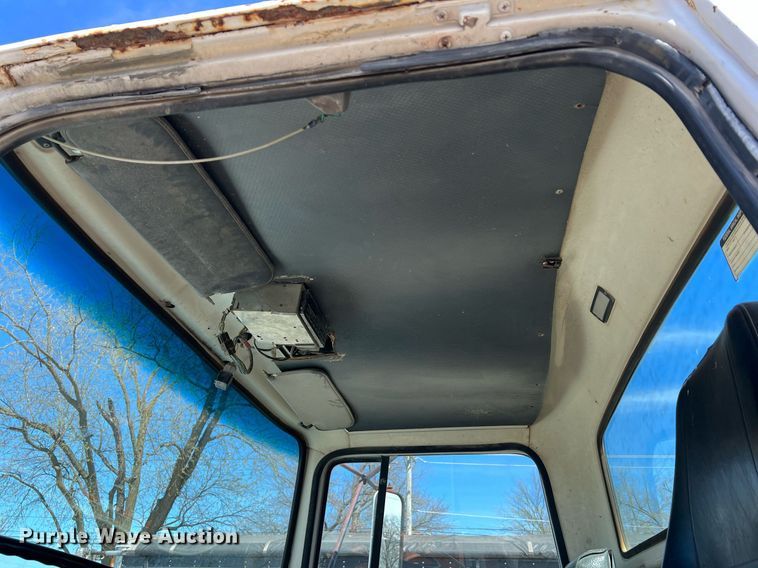 image for item LI9581 1987 Ford LT9000  water truck