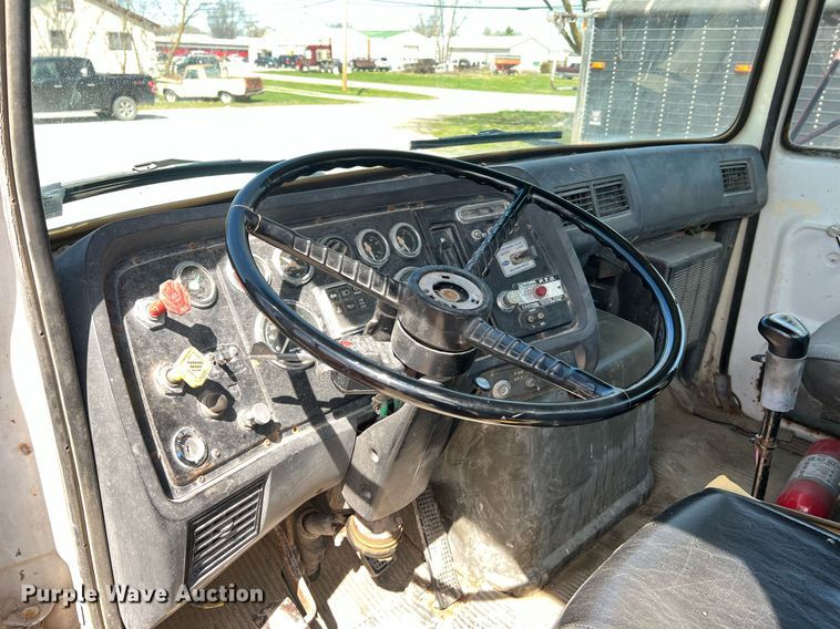 image for item LI9581 1987 Ford LT9000  water truck