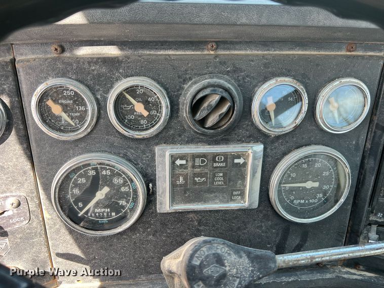 image for item LI9581 1987 Ford LT9000  water truck