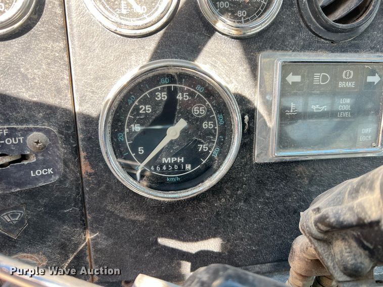 image for item LI9581 1987 Ford LT9000  water truck