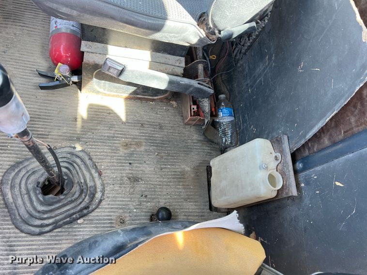 image for item LI9581 1987 Ford LT9000  water truck