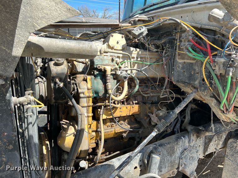 image for item LI9581 1987 Ford LT9000  water truck