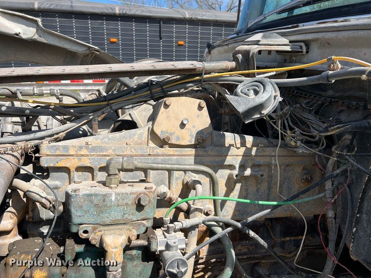 image for item LI9581 1987 Ford LT9000  water truck