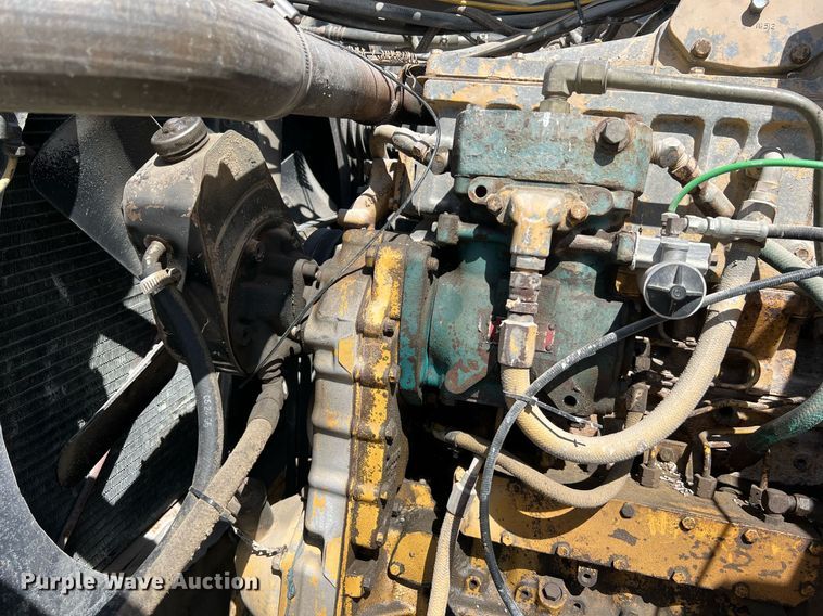 image for item LI9581 1987 Ford LT9000  water truck