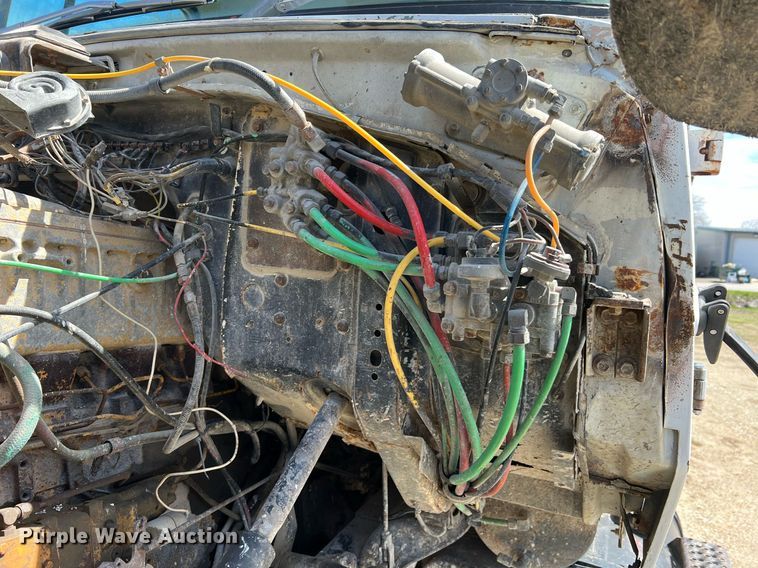 image for item LI9581 1987 Ford LT9000  water truck