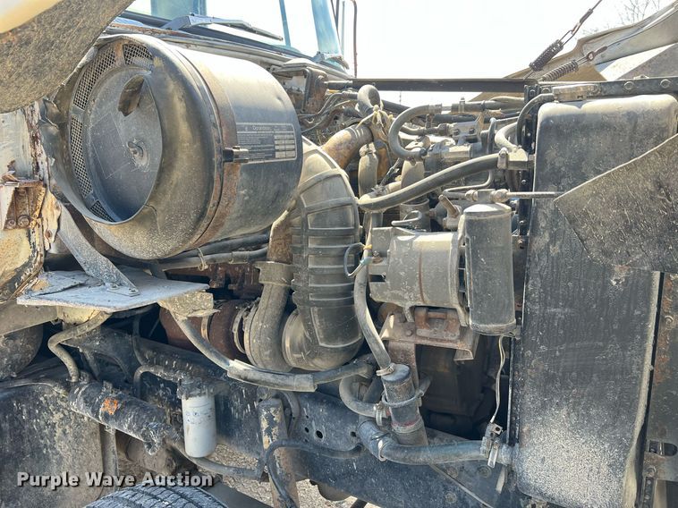 image for item LI9581 1987 Ford LT9000  water truck