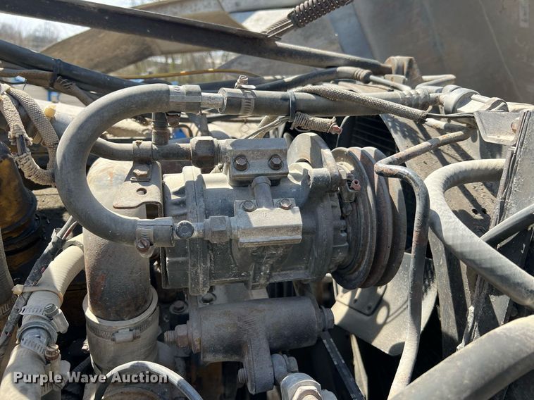 image for item LI9581 1987 Ford LT9000  water truck