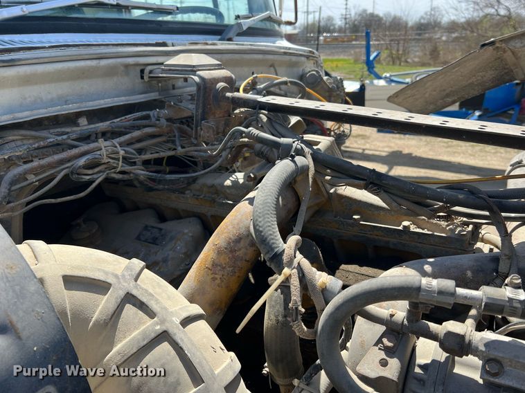 image for item LI9581 1987 Ford LT9000  water truck