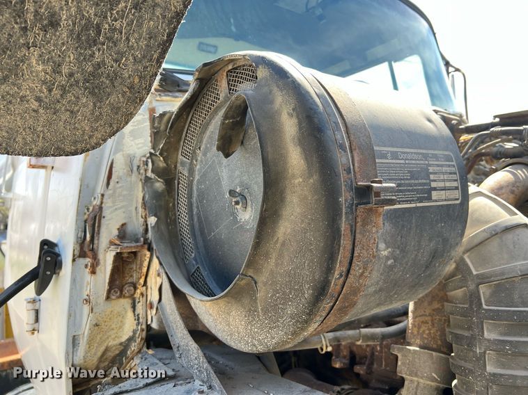 image for item LI9581 1987 Ford LT9000  water truck