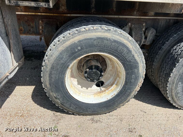 image for item LI9581 1987 Ford LT9000  water truck