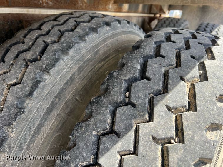 image for item LI9581 1987 Ford LT9000  water truck