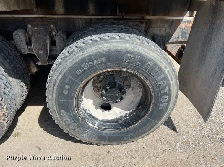 image for item LI9581 1987 Ford LT9000  water truck