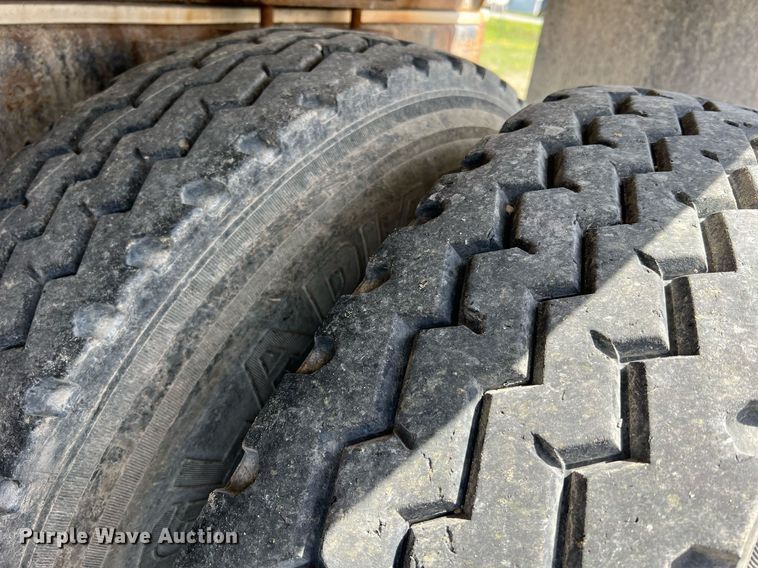 image for item LI9581 1987 Ford LT9000  water truck