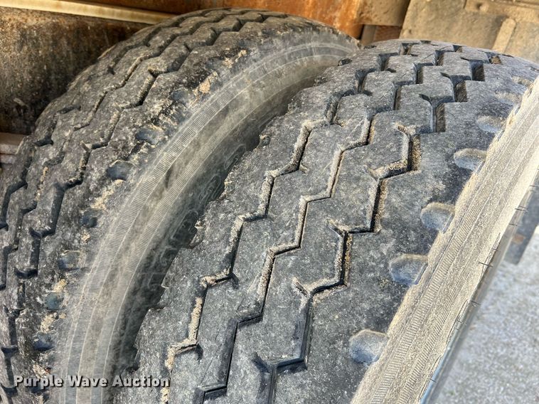 image for item LI9581 1987 Ford LT9000  water truck