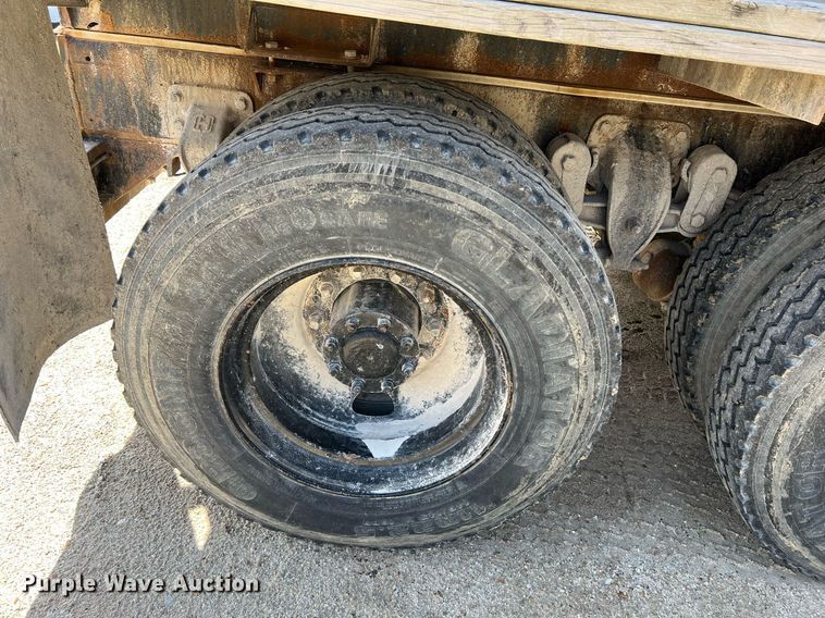 image for item LI9581 1987 Ford LT9000  water truck