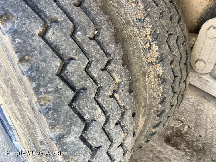 image for item LI9581 1987 Ford LT9000  water truck