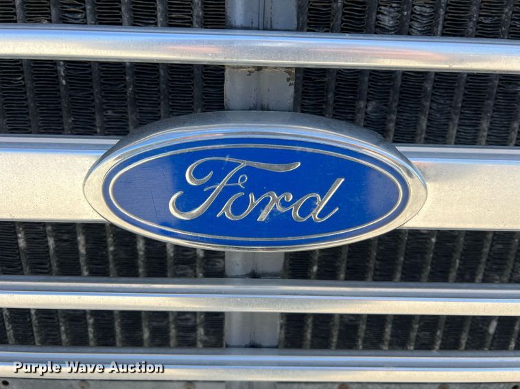 image for item LI9581 1987 Ford LT9000  water truck