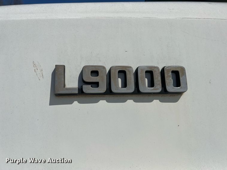 image for item LI9581 1987 Ford LT9000  water truck